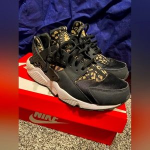 Womans Nike Huaraches